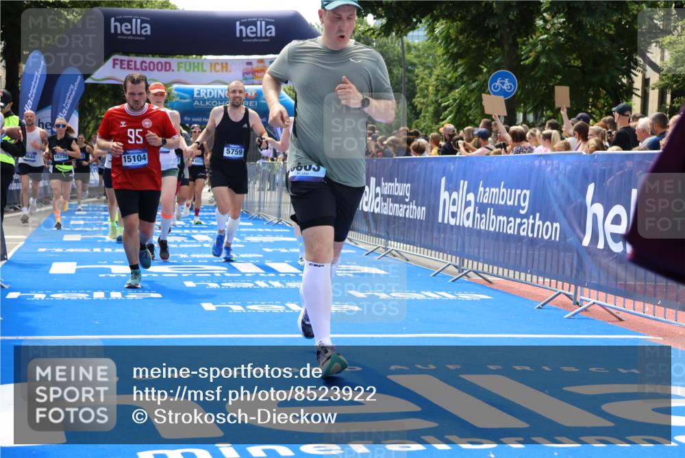 29.06.2025 - hella hamburg halbmarathon Strokosch-Dieckow http://msf.ph/oto/8523922 29.06.2025 11:26:46 Ziel 1458, 1477, 3003, 3529, 3591, 3592, 4829, 5122, 5759, 5929, 5930, 6598, 6640, 6663, 7529, 7772, 11668, 11999, 12041, 13934, 14053, 14499, 14726, 15104, 16381, 16457, 16735, 17414, 17416, 17529, 18105, 18278, 18825, 18865, 18949, 19124, 19125 meine-sportfotos.de