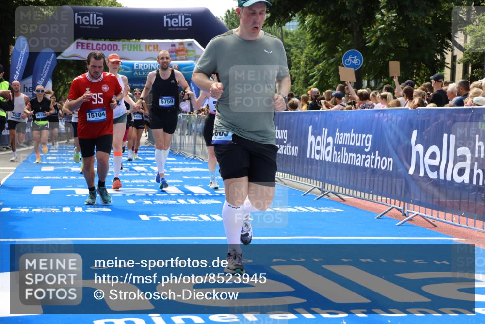 29.06.2025 - hella hamburg halbmarathon Strokosch-Dieckow http://msf.ph/oto/8523945 29.06.2025 11:26:47 Ziel 1458, 1477, 3003, 3529, 3591, 3592, 4829, 5122, 5759, 5929, 6598, 6640, 6663, 7529, 7772, 11092, 11668, 11999, 12041, 13934, 14053, 14499, 14726, 15104, 16381, 16457, 16735, 17414, 17416, 17529, 18278, 18610, 18865, 18949, 19124, 19125 meine-sportfotos.de