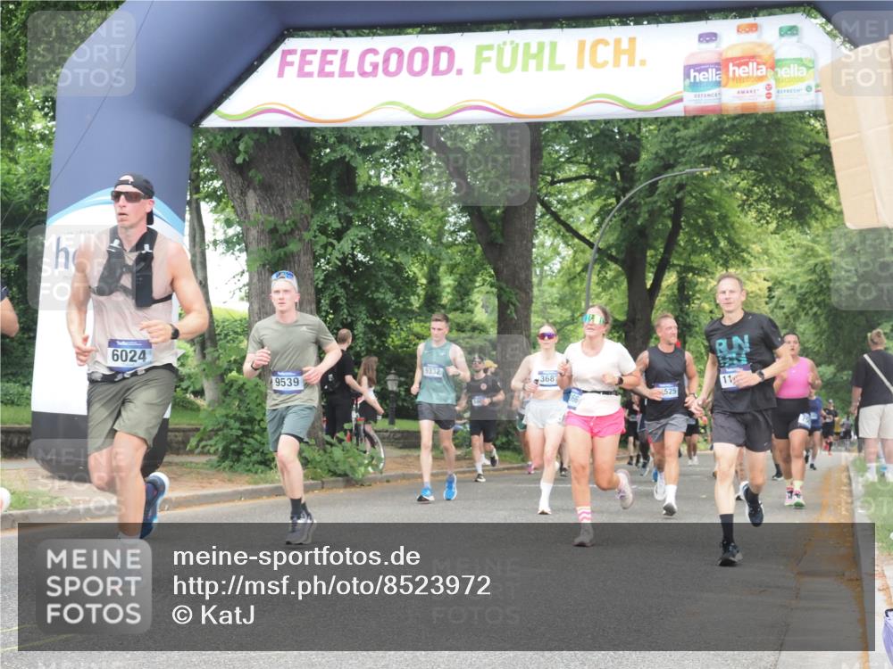 29.06.2025 - hella hamburg halbmarathon KatJ http://msf.ph/oto/8523972 29.06.2025 11:01:13 Zwischen KM18-KM19 1602, 1993, 2931, 6024 meine-sportfotos.de