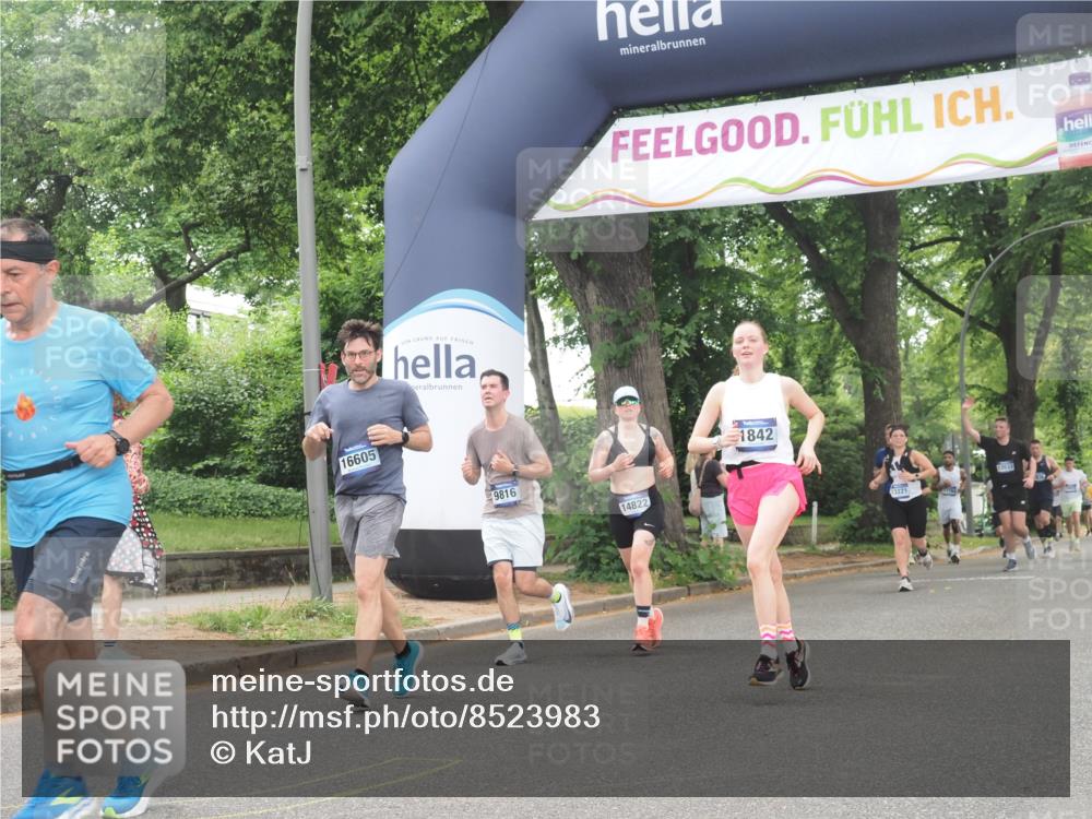 29.06.2025 - hella hamburg halbmarathon KatJ http://msf.ph/oto/8523983 29.06.2025 10:51:42 Zwischen KM18-KM19 1842, 3182, 3248, 6100, 6174 meine-sportfotos.de