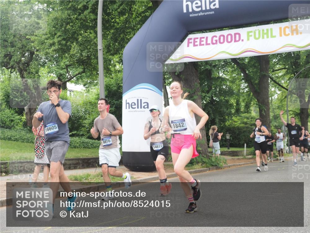 29.06.2025 - hella hamburg halbmarathon KatJ http://msf.ph/oto/8524015 29.06.2025 10:51:42 Zwischen KM18-KM19 1842, 3182, 3248, 6100, 6174 meine-sportfotos.de