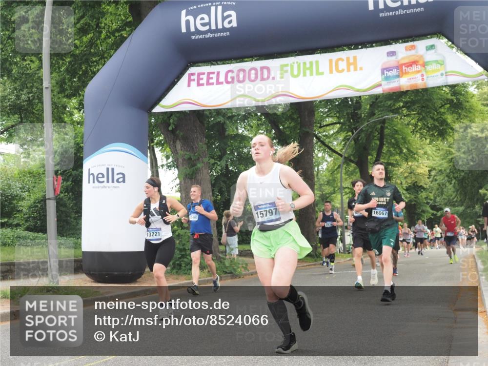 29.06.2025 - hella hamburg halbmarathon KatJ http://msf.ph/oto/8524066 29.06.2025 10:51:45 Zwischen KM18-KM19 1842, 6174, 6714 meine-sportfotos.de