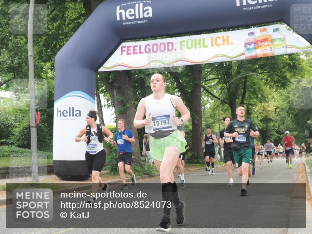 29.06.2025 - hella hamburg halbmarathon KatJ http://msf.ph/oto/8524073 29.06.2025 10:51:45 Zwischen KM18-KM19 1842, 6174, 6714 meine-sportfotos.de