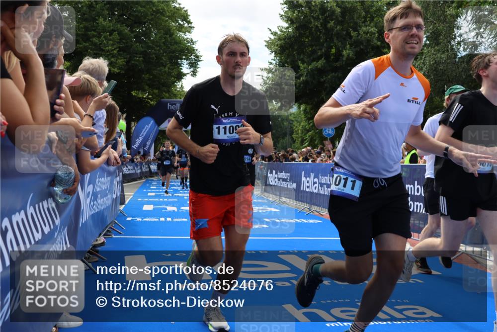 29.06.2025 - hella hamburg halbmarathon Strokosch-Dieckow http://msf.ph/oto/8524076 29.06.2025 11:26:56 Ziel 1011, 1294, 3003, 3529, 3591, 3592, 3768, 5122, 6598, 6640, 8799, 11092, 11117, 11981, 12043, 13382, 14053, 14155, 15104, 16381, 16457, 16662, 16735, 16801, 18278, 18610, 19124, 19125 meine-sportfotos.de