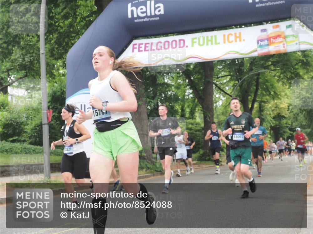 29.06.2025 - hella hamburg halbmarathon KatJ http://msf.ph/oto/8524088 29.06.2025 10:51:45 Zwischen KM18-KM19 1842, 6174, 6714 meine-sportfotos.de