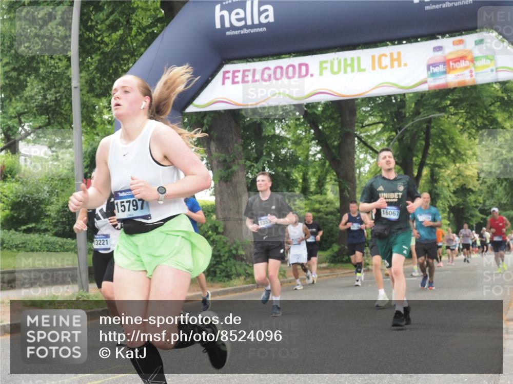 29.06.2025 - hella hamburg halbmarathon KatJ http://msf.ph/oto/8524096 29.06.2025 10:51:46 Zwischen KM18-KM19 1842, 6174, 6714 meine-sportfotos.de