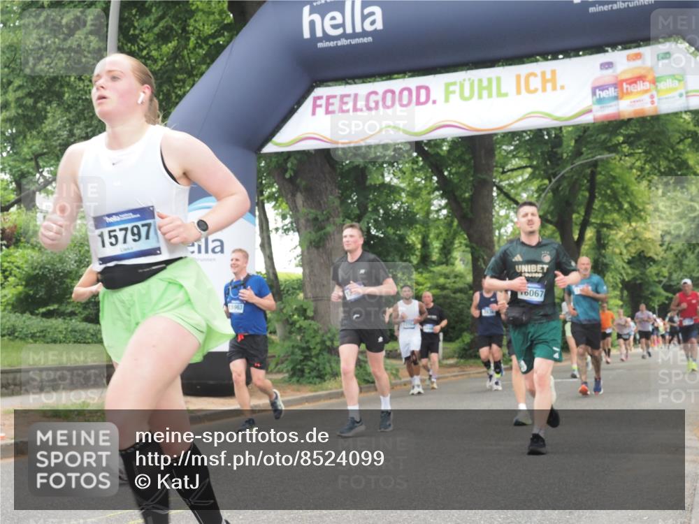 29.06.2025 - hella hamburg halbmarathon KatJ http://msf.ph/oto/8524099 29.06.2025 10:51:46 Zwischen KM18-KM19 1842, 6174, 6714 meine-sportfotos.de