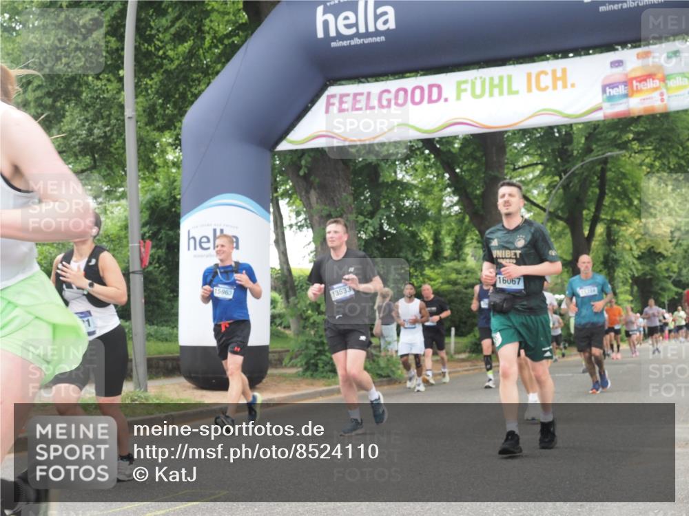 29.06.2025 - hella hamburg halbmarathon KatJ http://msf.ph/oto/8524110 29.06.2025 10:51:46 Zwischen KM18-KM19 1842, 6174, 6714 meine-sportfotos.de