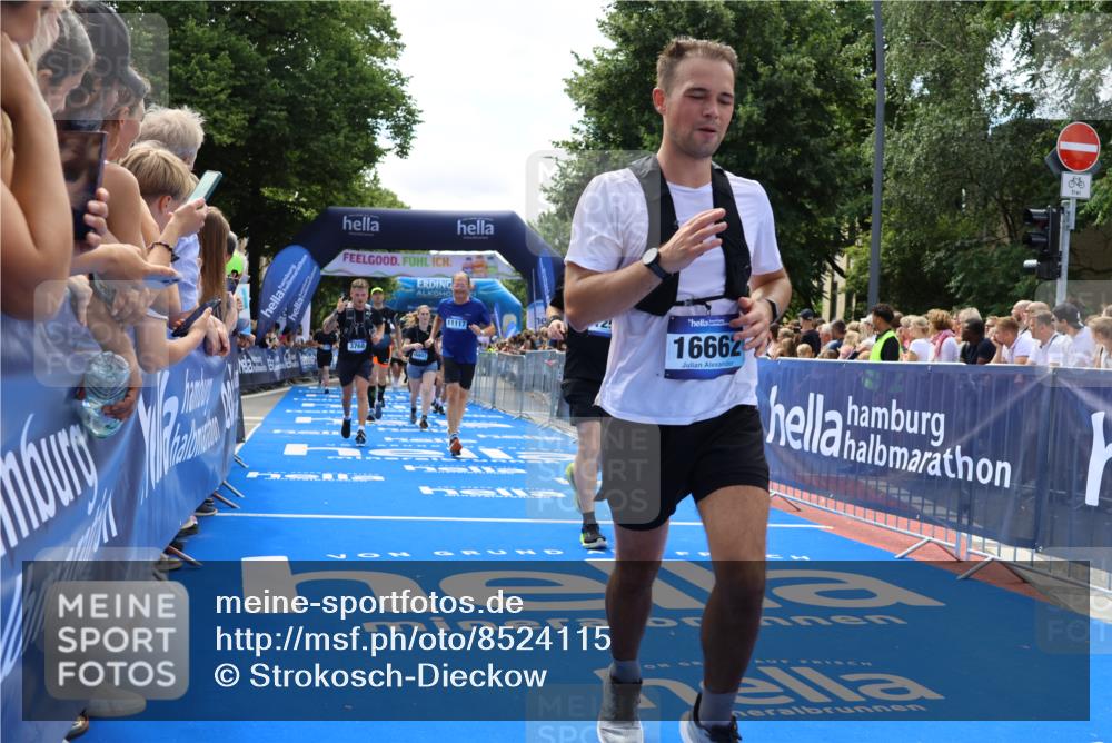 29.06.2025 - hella hamburg halbmarathon Strokosch-Dieckow http://msf.ph/oto/8524115 29.06.2025 11:26:57 Ziel 1011, 1294, 3003, 3529, 3591, 3592, 3768, 5122, 6270, 6640, 8799, 11092, 11117, 11981, 12043, 13382, 14053, 14155, 16381, 16662, 16801, 18278, 18610, 19124, 19125 meine-sportfotos.de