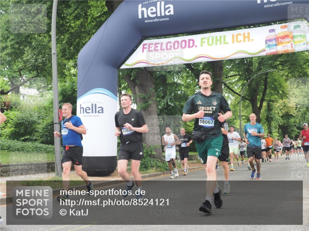 29.06.2025 - hella hamburg halbmarathon KatJ http://msf.ph/oto/8524121 29.06.2025 10:51:46 Zwischen KM18-KM19 1842, 6174, 6714 meine-sportfotos.de