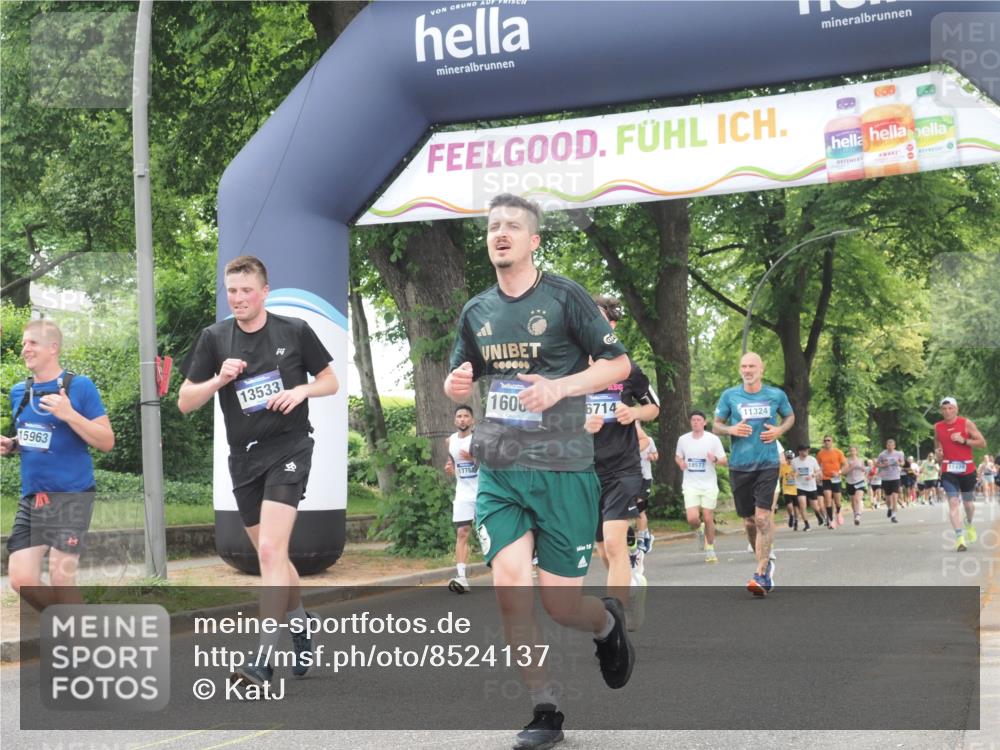 29.06.2025 - hella hamburg halbmarathon KatJ http://msf.ph/oto/8524137 29.06.2025 10:51:47 Zwischen KM18-KM19 1842, 6714 meine-sportfotos.de