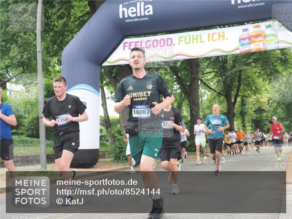 29.06.2025 - hella hamburg halbmarathon KatJ http://msf.ph/oto/8524144 29.06.2025 10:51:47 Zwischen KM18-KM19 1842, 6714 meine-sportfotos.de