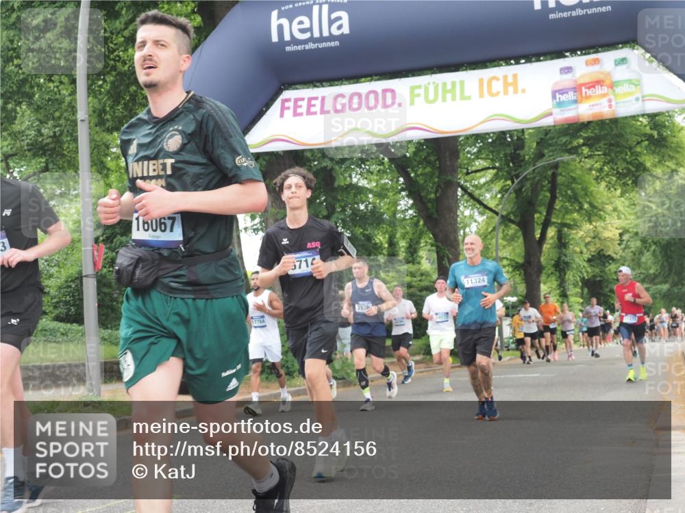 29.06.2025 - hella hamburg halbmarathon KatJ http://msf.ph/oto/8524156 29.06.2025 10:51:47 Zwischen KM18-KM19 1842, 6714 meine-sportfotos.de