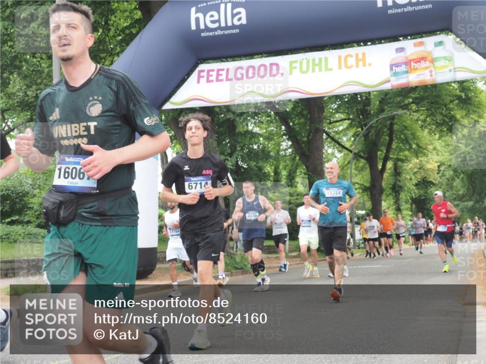 29.06.2025 - hella hamburg halbmarathon KatJ http://msf.ph/oto/8524160 29.06.2025 10:51:48 Zwischen KM18-KM19 1842, 2936, 6714 meine-sportfotos.de