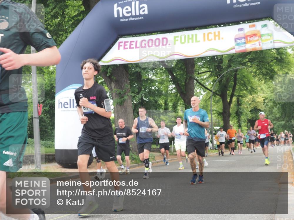 29.06.2025 - hella hamburg halbmarathon KatJ http://msf.ph/oto/8524167 29.06.2025 10:51:48 Zwischen KM18-KM19 1842, 2936, 6714 meine-sportfotos.de