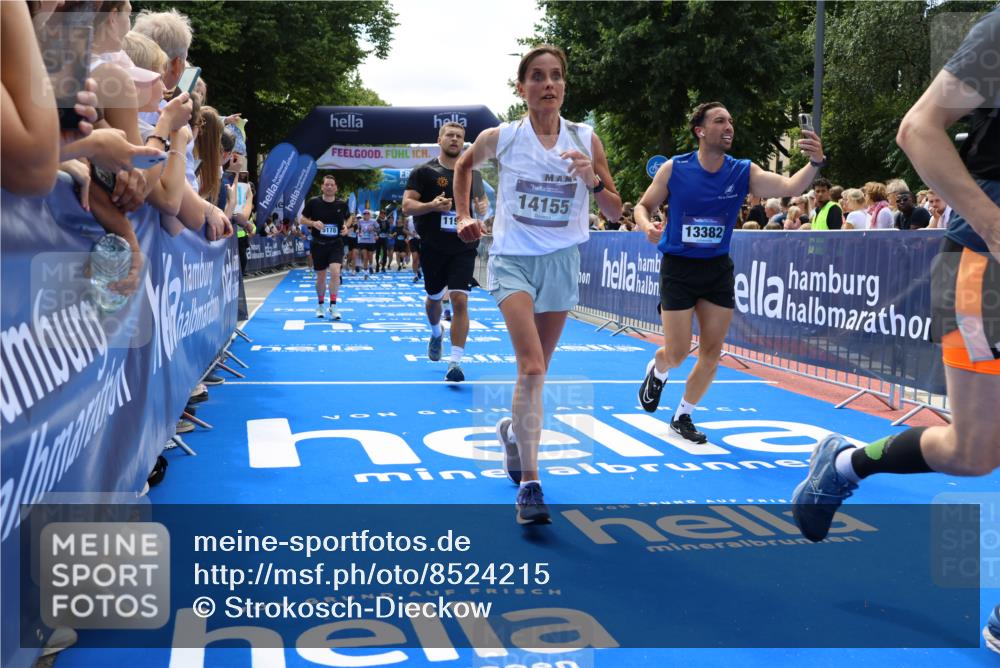 29.06.2025 - hella hamburg halbmarathon Strokosch-Dieckow http://msf.ph/oto/8524215 29.06.2025 11:27:02 Ziel 1011, 1294, 1444, 3768, 4824, 4826, 4877, 5178, 6249, 6270, 8799, 9152, 10240, 11117, 11981, 12043, 13382, 14155, 15024, 16182, 16662, 16801 meine-sportfotos.de