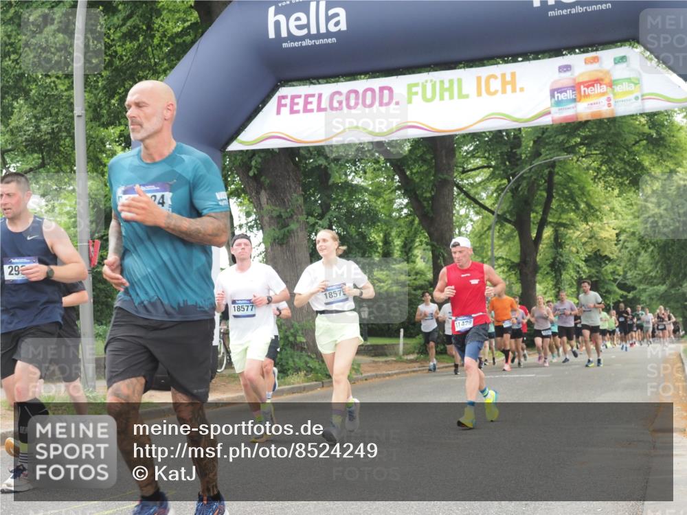 29.06.2025 - hella hamburg halbmarathon KatJ http://msf.ph/oto/8524249 29.06.2025 10:51:50 Zwischen KM18-KM19 2936, 6714 meine-sportfotos.de