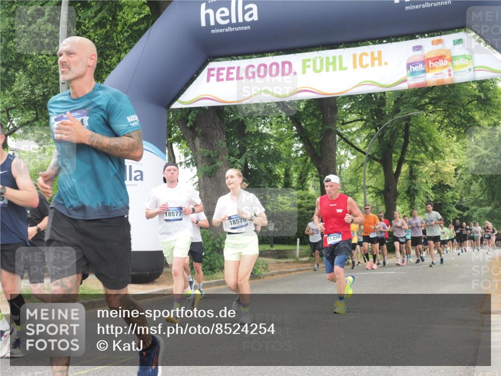 29.06.2025 - hella hamburg halbmarathon KatJ http://msf.ph/oto/8524254 29.06.2025 10:51:50 Zwischen KM18-KM19 2936, 6714 meine-sportfotos.de