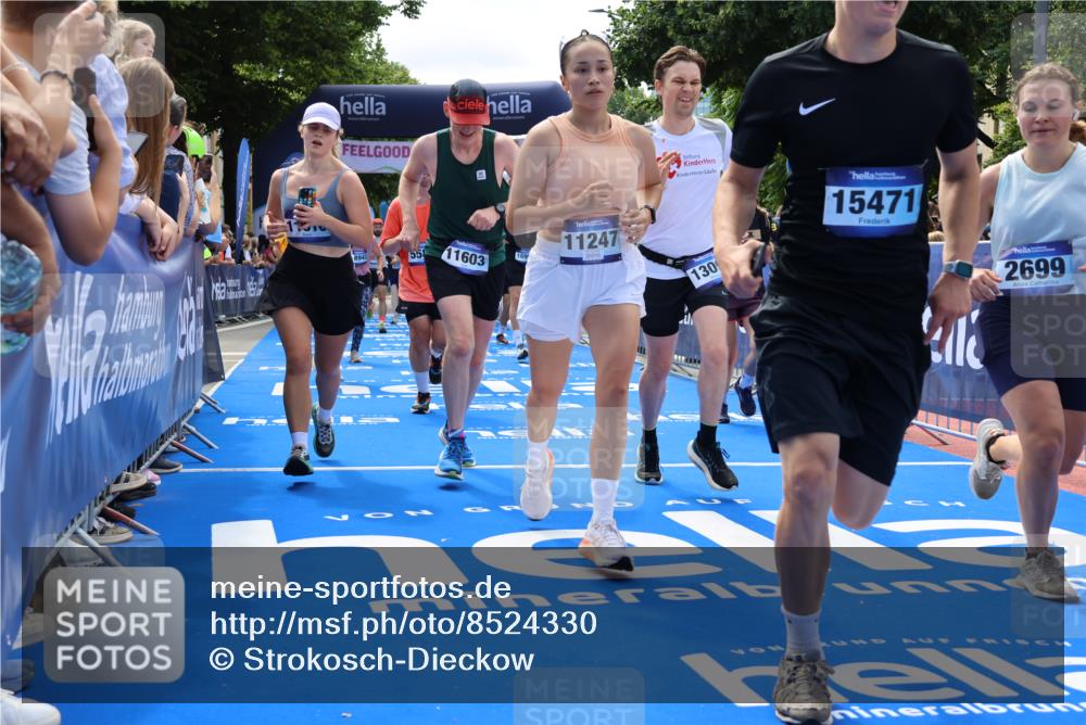 29.06.2025 - hella hamburg halbmarathon Strokosch-Dieckow http://msf.ph/oto/8524330 29.06.2025 11:27:13 Ziel 1444, 2699, 2751, 3781, 4350, 4824, 4826, 5584, 6249, 7446, 7447, 9062, 9152, 9966, 10039, 10240, 11247, 11603, 11610, 13090, 14496, 14801, 14810, 14894, 15024, 15471, 15725, 16182, 16240, 16331, 16821, 16999, 17034, 17853, 18851, 18943, 19012 meine-sportfotos.de