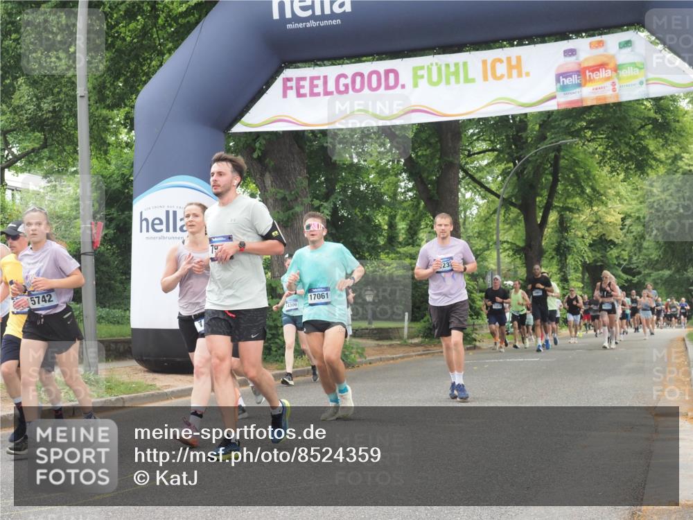 29.06.2025 - hella hamburg halbmarathon KatJ http://msf.ph/oto/8524359 29.06.2025 10:51:57 Zwischen KM18-KM19 1526, 4146, 5742, 0000, 6462, 7935 meine-sportfotos.de