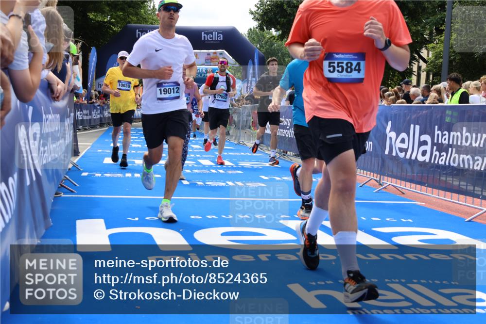 29.06.2025 - hella hamburg halbmarathon Strokosch-Dieckow http://msf.ph/oto/8524365 29.06.2025 11:27:15 Ziel 2699, 2751, 3781, 4350, 4824, 4826, 5584, 6249, 7446, 7447, 9062, 9152, 9966, 10039, 10240, 11247, 11603, 11610, 13090, 14496, 14801, 14810, 14894, 15471, 15725, 16240, 16331, 16821, 16999, 17034, 17853, 18851, 18943, 19012 meine-sportfotos.de
