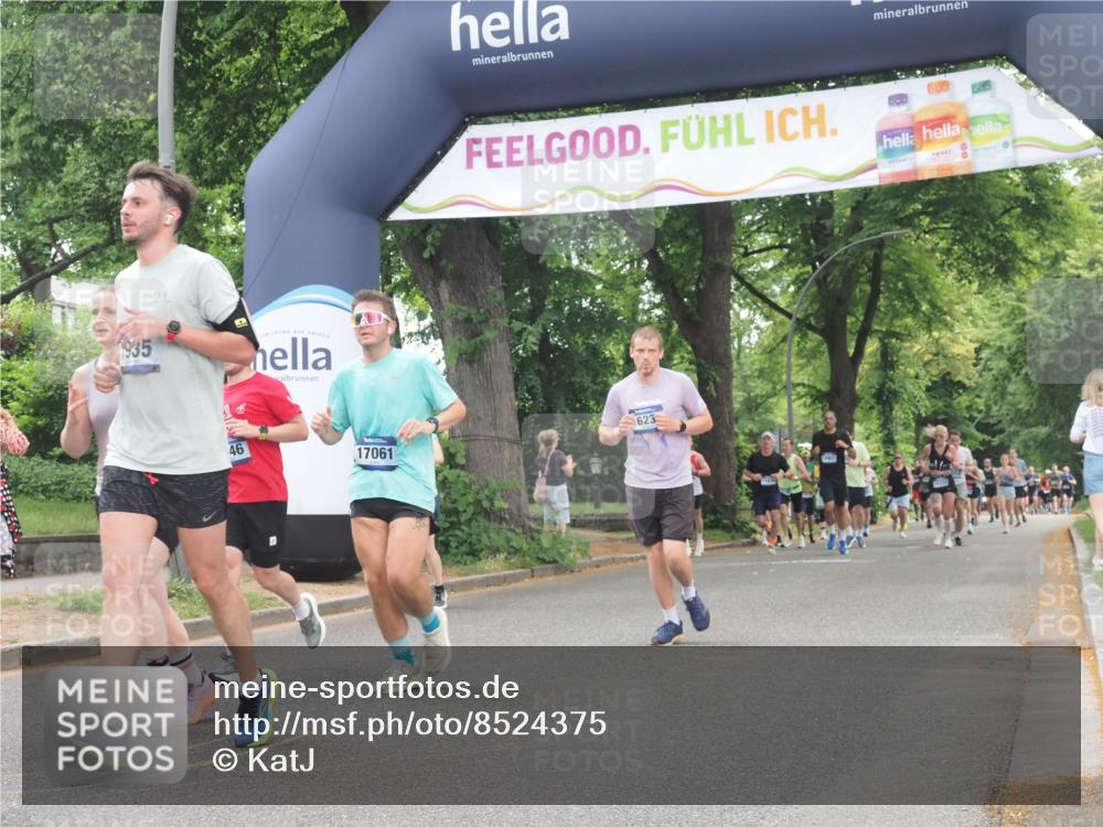 29.06.2025 - hella hamburg halbmarathon KatJ http://msf.ph/oto/8524375 29.06.2025 10:51:57 Zwischen KM18-KM19 1526, 4146, 5742, 0000, 6462, 7935 meine-sportfotos.de