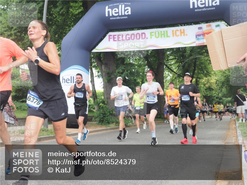 29.06.2025 - hella hamburg halbmarathon KatJ http://msf.ph/oto/8524379 29.06.2025 11:01:27 Zwischen KM18-KM19 1244, 1820, 8309 meine-sportfotos.de