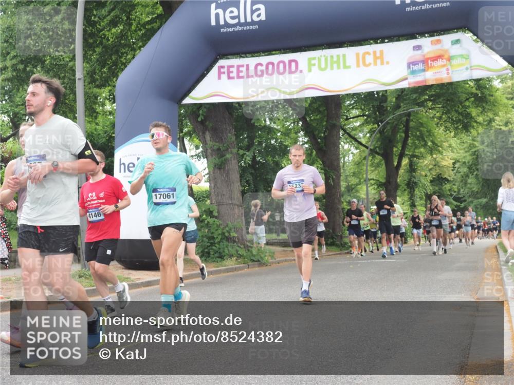 29.06.2025 - hella hamburg halbmarathon KatJ http://msf.ph/oto/8524382 29.06.2025 10:51:57 Zwischen KM18-KM19 1526, 4146, 5742, 0000, 6462, 7935 meine-sportfotos.de