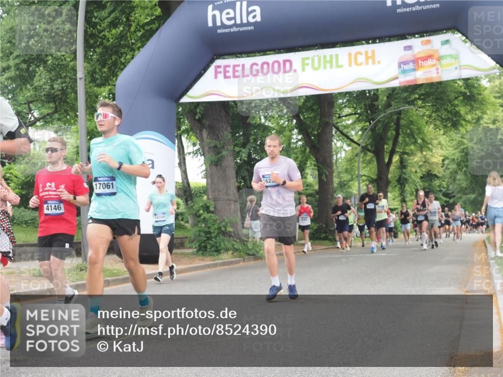 29.06.2025 - hella hamburg halbmarathon KatJ http://msf.ph/oto/8524390 29.06.2025 10:51:58 Zwischen KM18-KM19 1526, 4146, 5742, 0000, 6462, 7935 meine-sportfotos.de