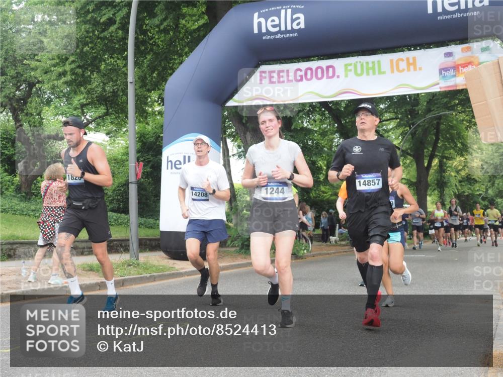 29.06.2025 - hella hamburg halbmarathon KatJ http://msf.ph/oto/8524413 29.06.2025 11:01:28 Zwischen KM18-KM19 1244, 1820, 8309 meine-sportfotos.de