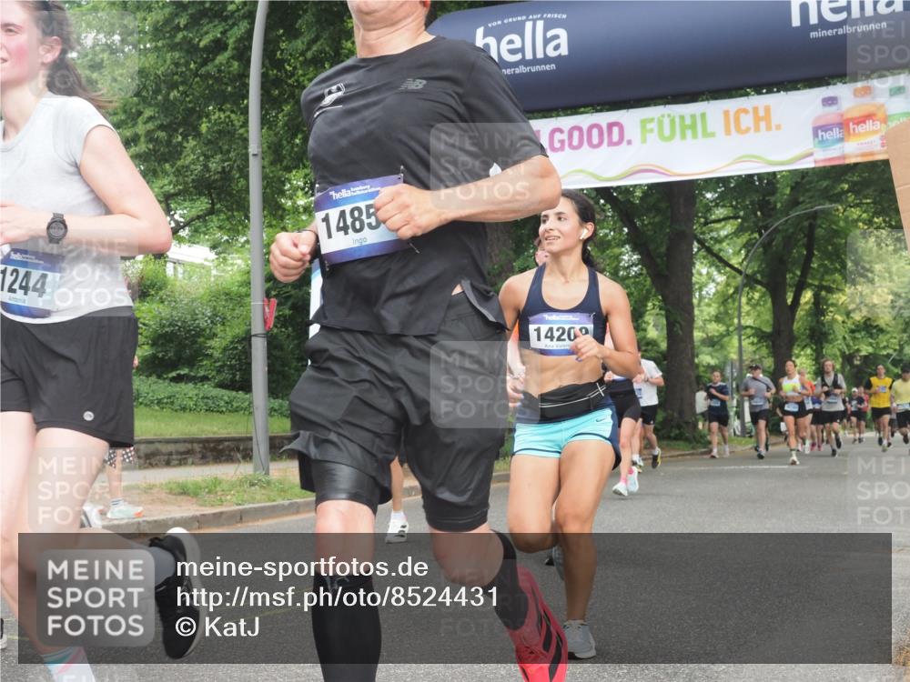 29.06.2025 - hella hamburg halbmarathon KatJ http://msf.ph/oto/8524431 29.06.2025 11:01:29 Zwischen KM18-KM19 1244, 1820 meine-sportfotos.de