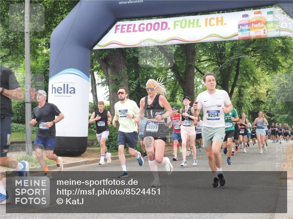 29.06.2025 - hella hamburg halbmarathon KatJ http://msf.ph/oto/8524451 29.06.2025 10:52:03 Zwischen KM18-KM19 4146, 4613, 7271, 7474 meine-sportfotos.de