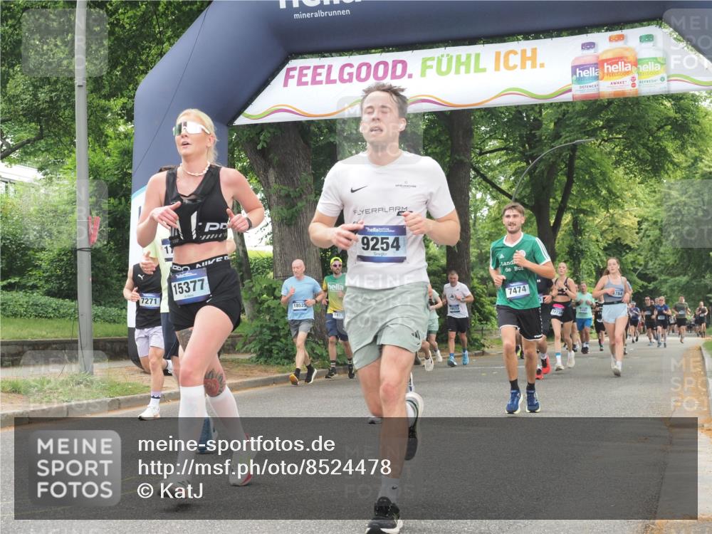 29.06.2025 - hella hamburg halbmarathon KatJ http://msf.ph/oto/8524478 29.06.2025 10:52:03 Zwischen KM18-KM19 4146, 4613, 7271, 7474 meine-sportfotos.de