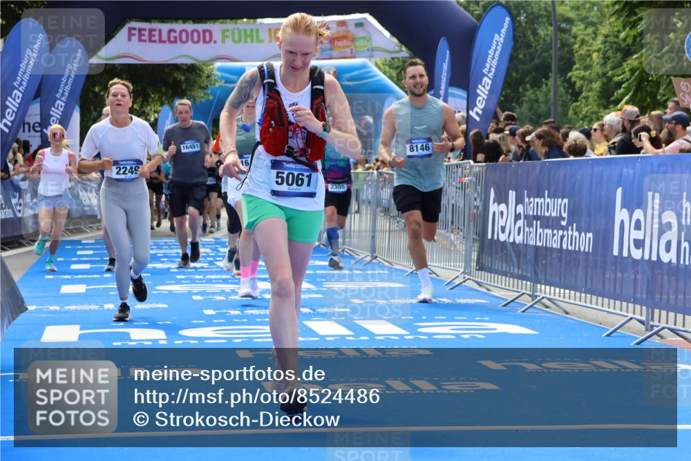 29.06.2025 - hella hamburg halbmarathon Strokosch-Dieckow http://msf.ph/oto/8524486 29.06.2025 11:27:27 Ziel 2249, 2305, 4161, 4194, 4350, 5061, 5793, 6347, 7604, 8124, 8146, 12663, 14029, 14105, 15153, 16171, 16451, 18170 meine-sportfotos.de