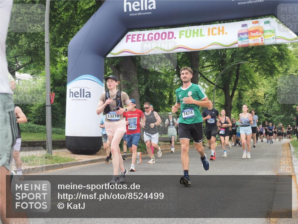 29.06.2025 - hella hamburg halbmarathon KatJ http://msf.ph/oto/8524499 29.06.2025 10:52:04 Zwischen KM18-KM19 1885, 4613, 7271, 7474 meine-sportfotos.de