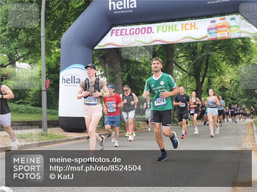 29.06.2025 - hella hamburg halbmarathon KatJ http://msf.ph/oto/8524504 29.06.2025 10:52:04 Zwischen KM18-KM19 1885, 4613, 7271, 7474 meine-sportfotos.de