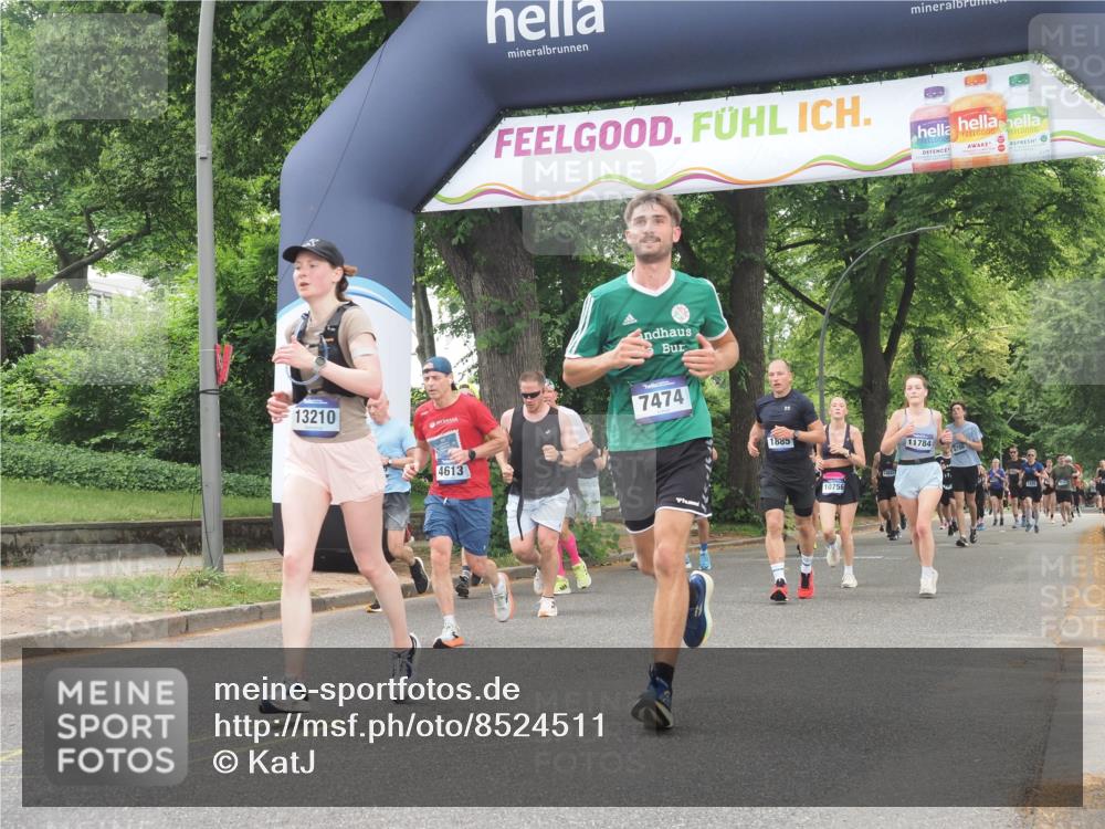 29.06.2025 - hella hamburg halbmarathon KatJ http://msf.ph/oto/8524511 29.06.2025 10:52:05 Zwischen KM18-KM19 1885, 4613, 7271, 7474 meine-sportfotos.de