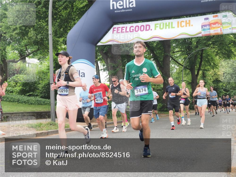 29.06.2025 - hella hamburg halbmarathon KatJ http://msf.ph/oto/8524516 29.06.2025 10:52:05 Zwischen KM18-KM19 1885, 4613, 7271, 7474 meine-sportfotos.de