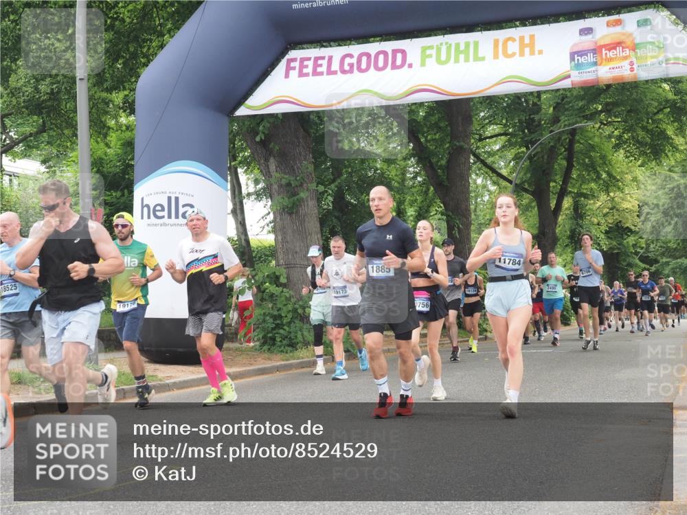29.06.2025 - hella hamburg halbmarathon KatJ http://msf.ph/oto/8524529 29.06.2025 10:52:06 Zwischen KM18-KM19 1885, 4613, 7271, 7474 meine-sportfotos.de