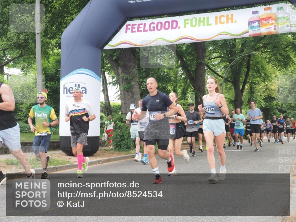 29.06.2025 - hella hamburg halbmarathon KatJ http://msf.ph/oto/8524534 29.06.2025 10:52:06 Zwischen KM18-KM19 1885, 4613, 7271, 7474 meine-sportfotos.de