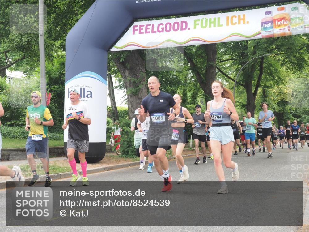 29.06.2025 - hella hamburg halbmarathon KatJ http://msf.ph/oto/8524539 29.06.2025 10:52:06 Zwischen KM18-KM19 1885, 4613, 7271, 7474 meine-sportfotos.de