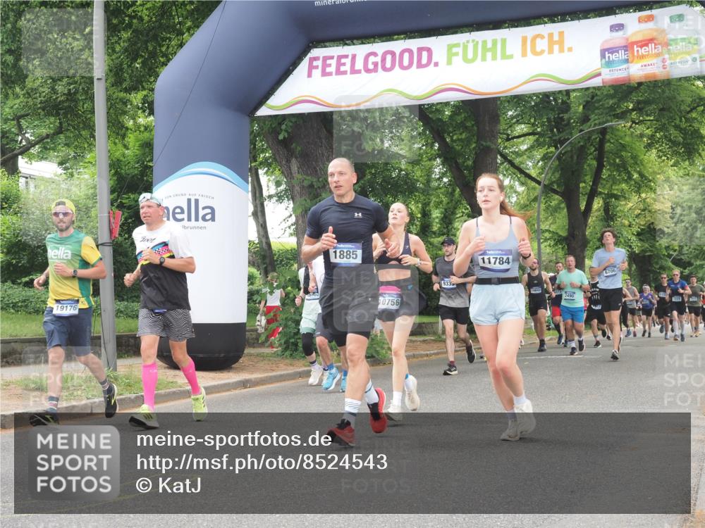29.06.2025 - hella hamburg halbmarathon KatJ http://msf.ph/oto/8524543 29.06.2025 10:52:07 Zwischen KM18-KM19 1885, 4613, 7271, 7474 meine-sportfotos.de