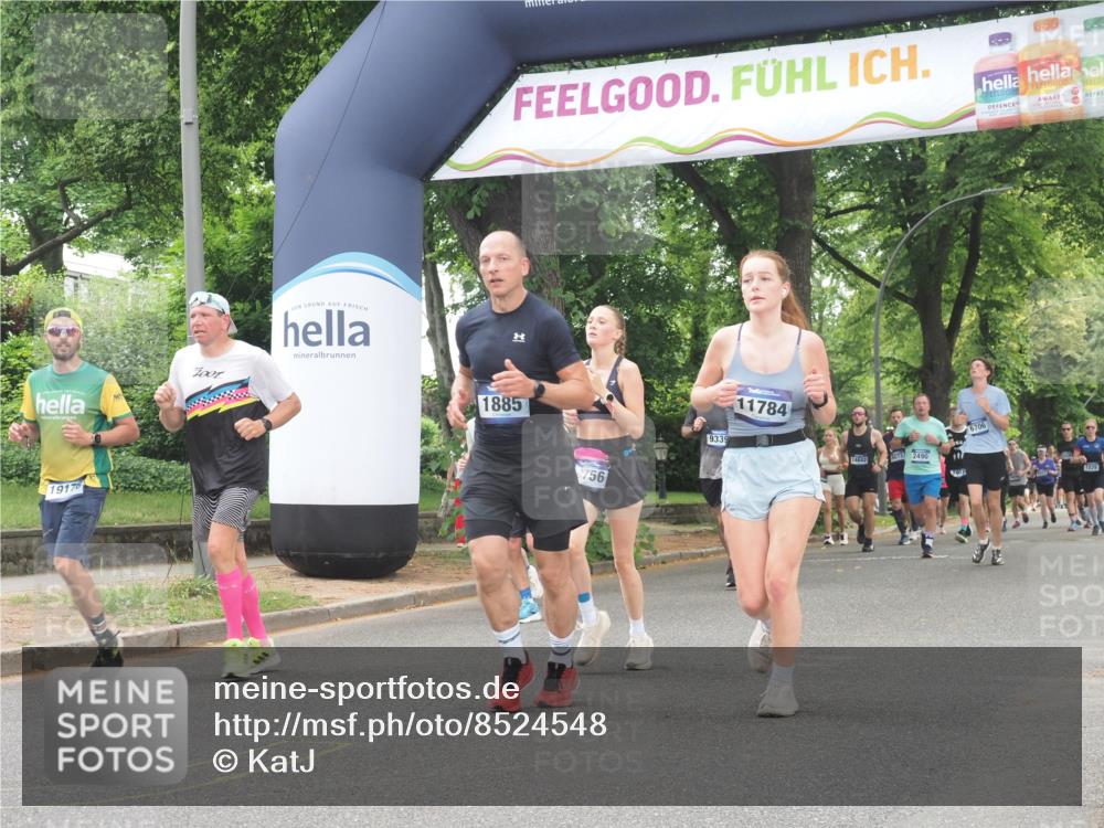 29.06.2025 - hella hamburg halbmarathon KatJ http://msf.ph/oto/8524548 29.06.2025 10:52:07 Zwischen KM18-KM19 1885, 4613, 7271, 7474 meine-sportfotos.de