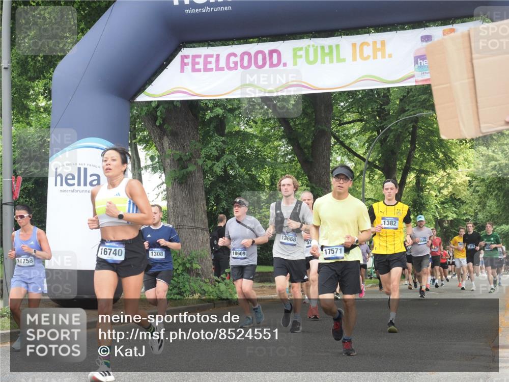 29.06.2025 - hella hamburg halbmarathon KatJ http://msf.ph/oto/8524551 29.06.2025 11:01:34 Zwischen KM18-KM19 3210 meine-sportfotos.de