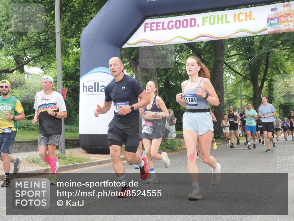 29.06.2025 - hella hamburg halbmarathon KatJ http://msf.ph/oto/8524555 29.06.2025 10:52:07 Zwischen KM18-KM19 1885, 4613, 7271, 7474 meine-sportfotos.de