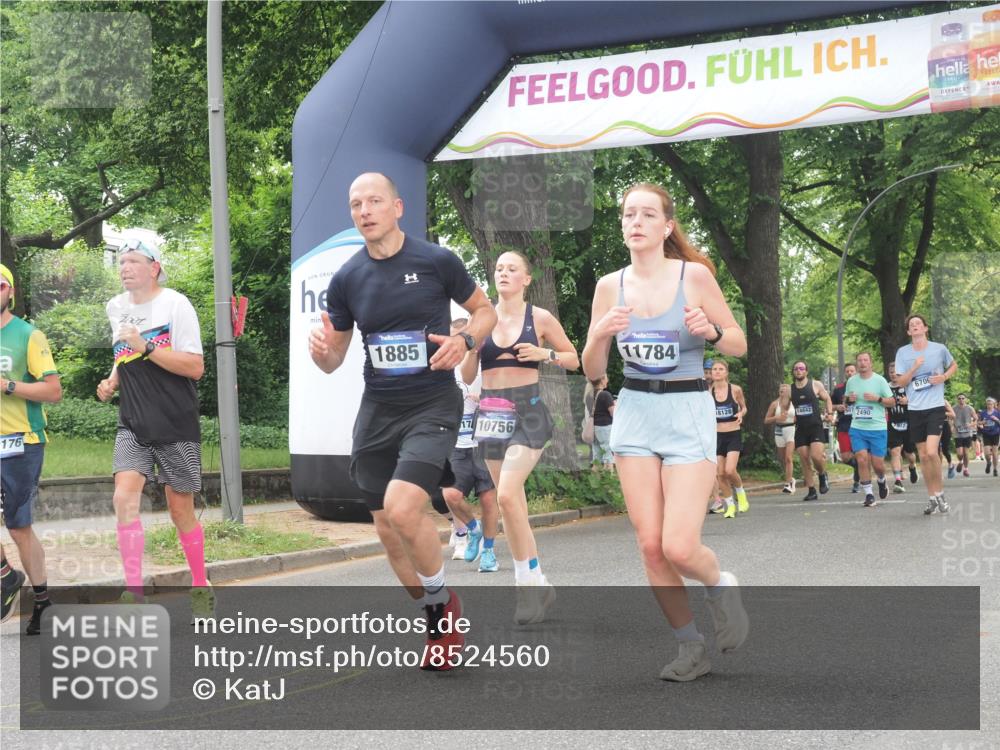 29.06.2025 - hella hamburg halbmarathon KatJ http://msf.ph/oto/8524560 29.06.2025 10:52:07 Zwischen KM18-KM19 1885, 4613, 7271, 7474 meine-sportfotos.de