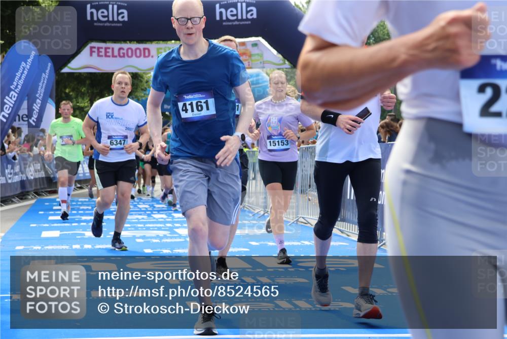 29.06.2025 - hella hamburg halbmarathon Strokosch-Dieckow http://msf.ph/oto/8524565 29.06.2025 11:27:30 Ziel 1187, 2249, 2305, 3707, 4161, 4194, 5061, 5793, 6285, 6347, 6578, 7604, 8050, 8124, 8146, 10013, 11269, 11787, 12663, 13820, 14029, 14105, 15153, 16171, 16451, 18070, 18071, 18170 meine-sportfotos.de
