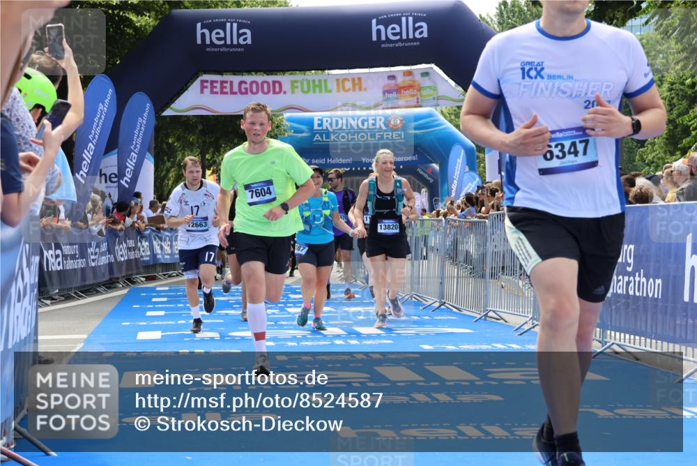 29.06.2025 - hella hamburg halbmarathon Strokosch-Dieckow http://msf.ph/oto/8524587 29.06.2025 11:27:33 Ziel 1187, 2249, 2305, 3185, 3707, 4161, 4194, 5061, 6285, 6347, 6578, 7295, 7375, 7604, 8050, 8146, 10013, 11269, 11787, 12319, 12663, 12958, 13820, 14105, 15153, 16171, 16451, 18070, 18071 meine-sportfotos.de