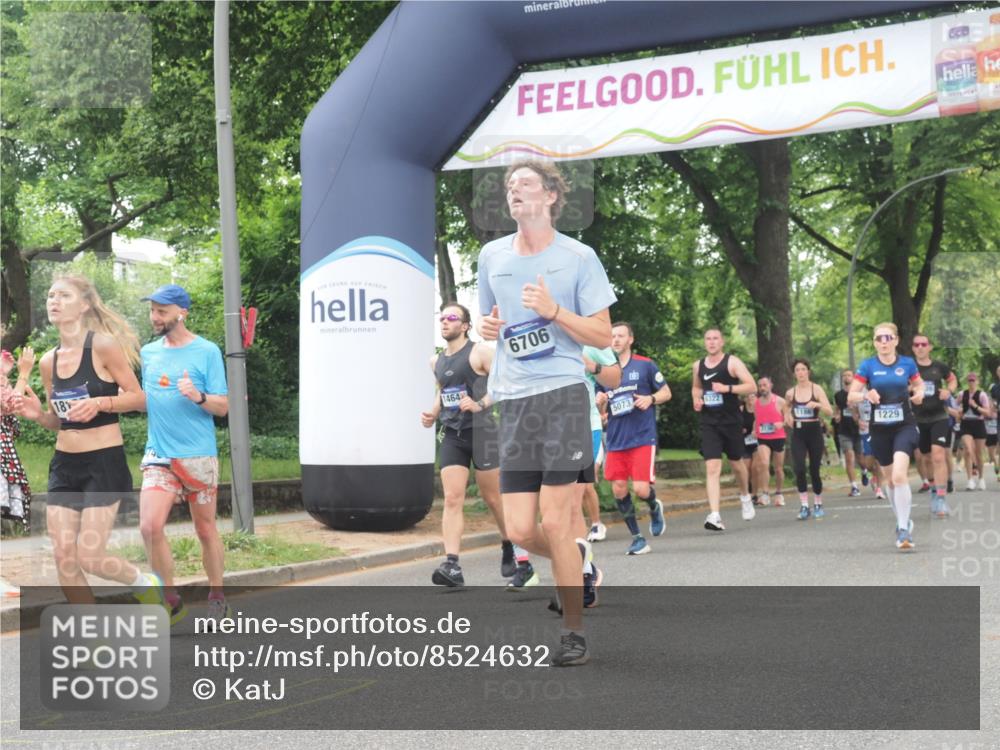 29.06.2025 - hella hamburg halbmarathon KatJ http://msf.ph/oto/8524632 29.06.2025 10:52:11 Zwischen KM18-KM19 1186, 1229, 1885, 2490, 5073, 6706, 7474, 7907 meine-sportfotos.de