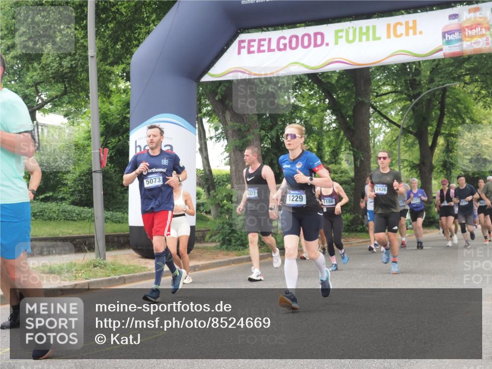 29.06.2025 - hella hamburg halbmarathon KatJ http://msf.ph/oto/8524669 29.06.2025 10:52:13 Zwischen KM18-KM19 1186, 1229, 2136, 2490, 5073, 6706, 7907 meine-sportfotos.de